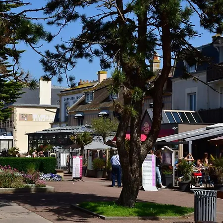 Triplex Avec Jardinet - Wifi - A 400m De La Courseulles-sur-Mer