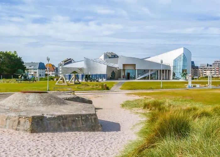 Triplex Avec Jardinet - Wifi - A 400m De La Courseulles-sur-Mer